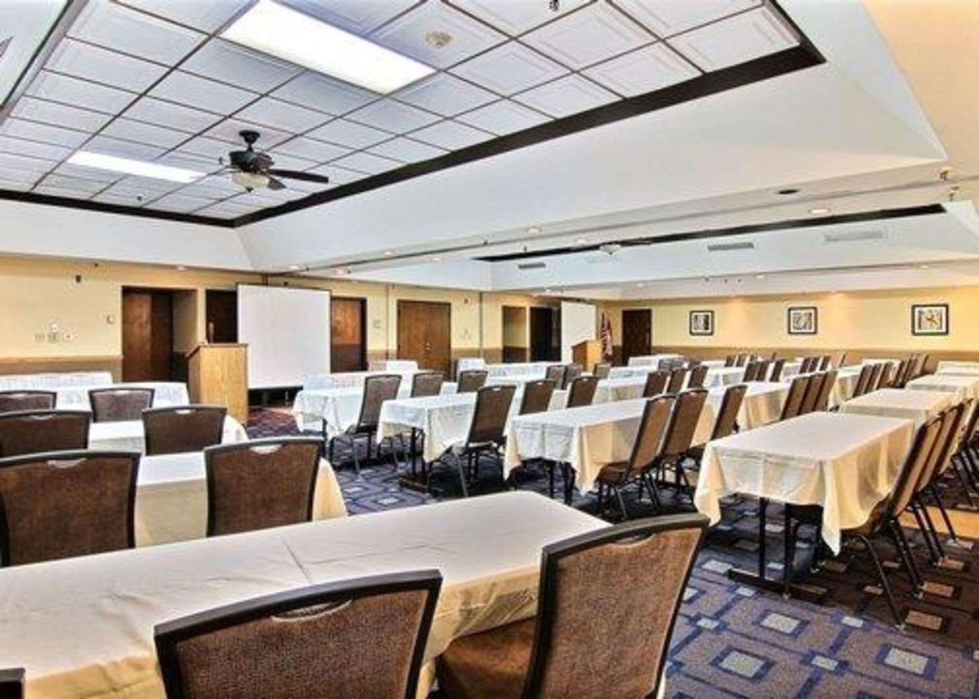 Quality Inn Thief River Falls Exterior photo